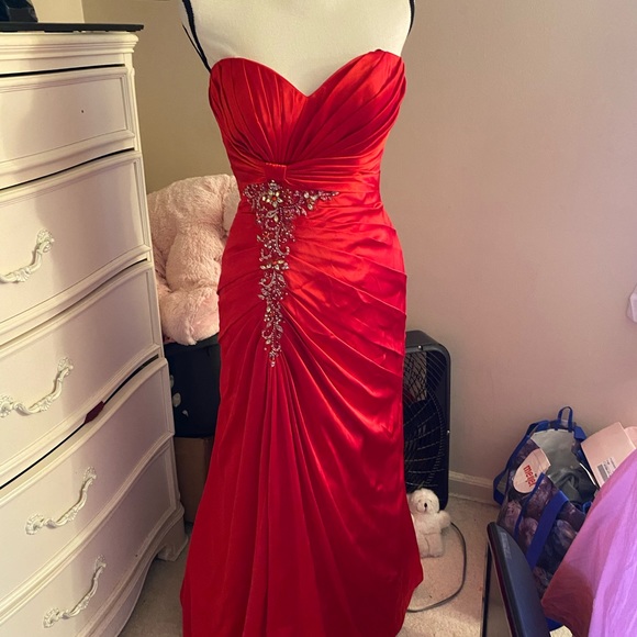 Beautiful Formal Red Prom Evening Dress ❤️ - Picture 4 of 16